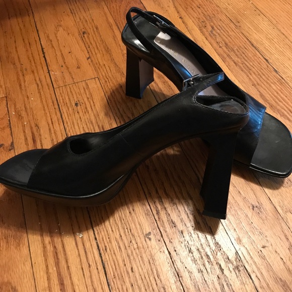 Black heels - Picture 2 of 4
